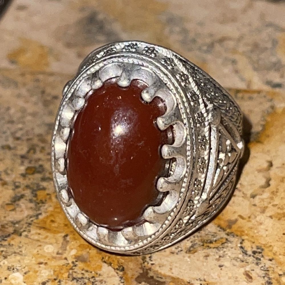 Costume jewelry silver tone ring with dark amber color center stone size9.5.